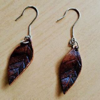 【100円】本革☆落ち葉ピアス
