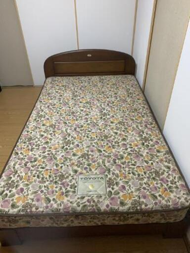 セミダブルベッド