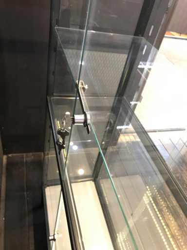 緊急値下げ！ ガラスケース ガラスラック ラック ショウケース 什器 店舗