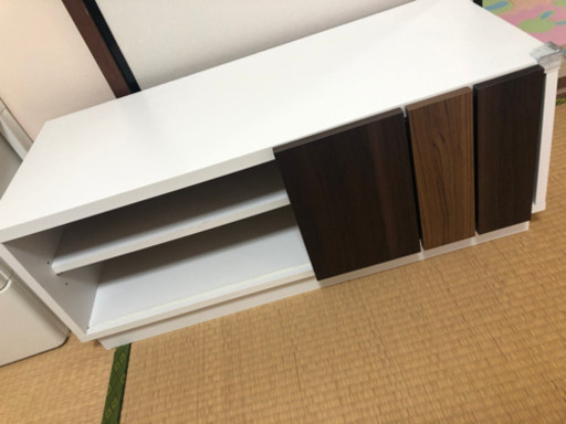 テレビ台　収納