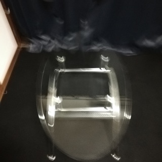 楕円形ガラステーブル（ニトリ製品）の画像