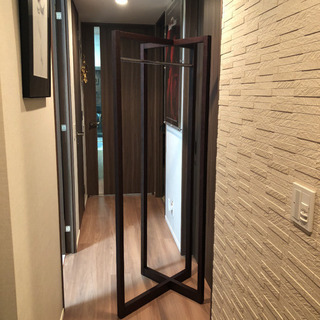 デザイナー ハンガーラック  ウォールナット イタリア輸入の画像