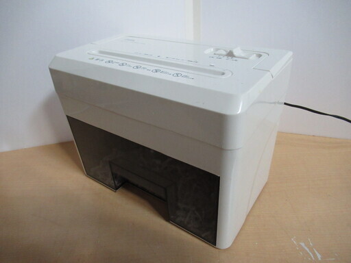 正常作動品　卓上コンパクト電動シュレッダー　アイシュレッド II 00-5612 ホワイト×ブラック SHR-288　A5コピー用紙4枚まで細断(A4コピー用紙2枚、横折 投入口幅:155mm)