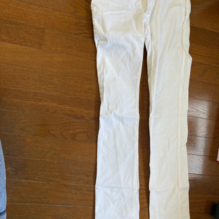 【12日まで】ユニクロ ウエスト75cm ズボンの画像