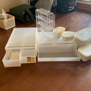 無印良品のケース、ホーローのタッパーなど