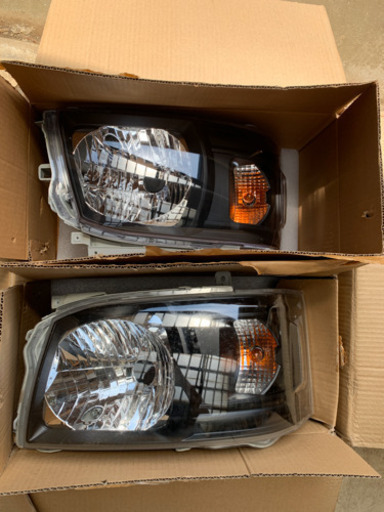 ハイエース　ヘッドライト