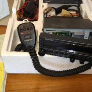 お話し中、KENWOOD車載アマチュア無線機