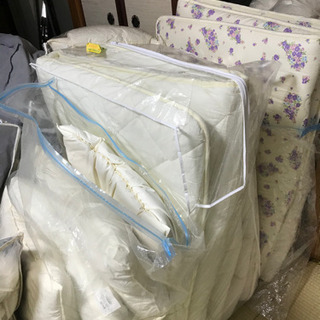 0円　布団、枕、ダブルやシングルの画像