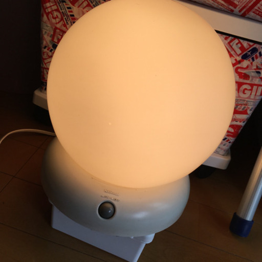フロアランプ　コンセント式