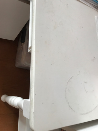 真っ白な勉強机