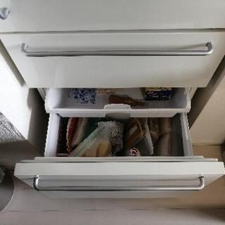 【値引】良デザイン 美品 3ドア冷蔵庫 246Lの画像