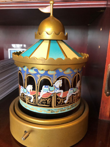 オルゴール付きのサントリーのウイスキー