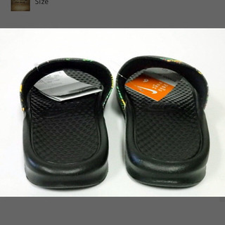 🔚NIKE ベナッシ　新品未使用の画像