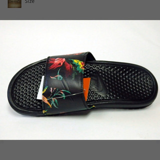 🔚NIKE ベナッシ　新品未使用の画像