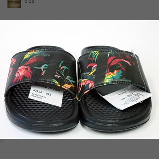 🔚NIKE ベナッシ　新品未使用の画像