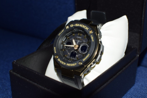 新品同様です　CASIO　G-SHOCK　GST-W300G-1A9JF