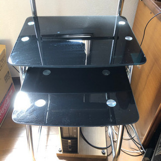 ガラスのパソコンラック