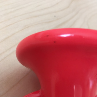 キリンのソフィーとラッパの画像