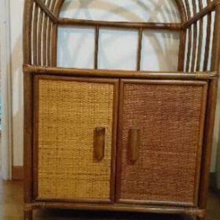 [無料　中古]籐製飾り棚