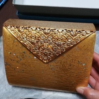 パーティー　バッグ　金色ほぼ新品の画像