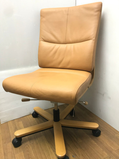 カリモク デスクチェア ♪デスクワークの方にピッタリ♪