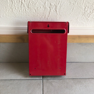 ポスト 赤の画像