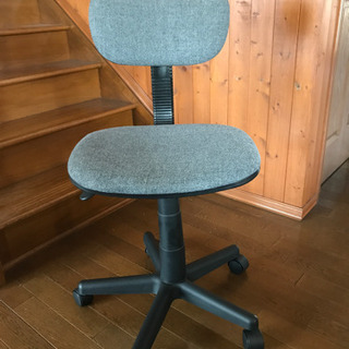 再出品します。美品、椅子です。