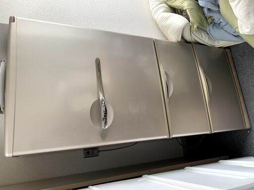 3ドア冷蔵庫 SR-T26G(C) 255L SANYO シングルにもファミリーにも使いやすい容量(255L) \u0026 中央フリーザー 中古