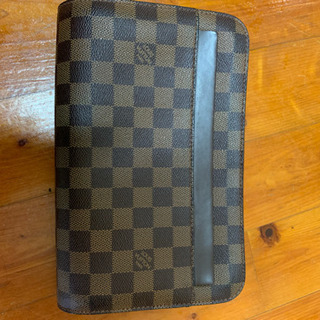 VUITTON クラッチバック