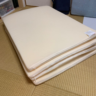  ニトリで購入通気性の良い4つ折りマットレス　硬質タイプダブルサイズ