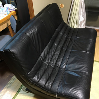 ニトリ　革張り二人がけソファー　黒の画像