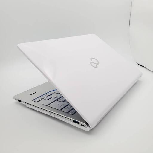 富士通  2017年製 第7世代 Corei5 メモリ4GB SSD256GB ノートパソコン