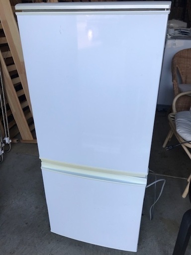 冷蔵庫　137L　Sharp　白