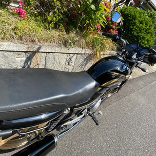 【前後タイヤDUNLOP9割山!】YBR125 12年式 記念モデル ゴールド タイヤ5月に新品交換済の画像