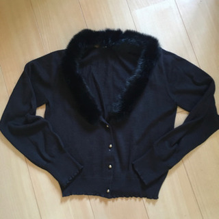 差し上げます　ファー付き黒カーディガン