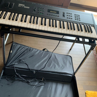 【美品】懐かしの！YAMAHA シンセサイザー　スタンド付き！の画像