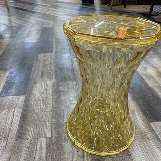 Kartell(カルテル)スツール(ｺﾞｰﾙﾄﾞ)が買取入荷しました。
