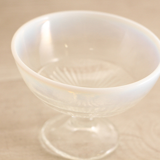 古いかき氷の器 氷コップ ×4個セット 乳白ガラス 剣先ガラス 泡ガラス