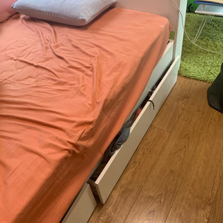セミダブルベッド　収納付き