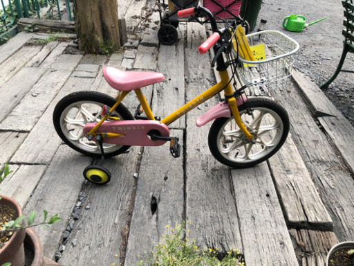 幼児車16インチ　新古車　補助輪付　11,000円（税込）