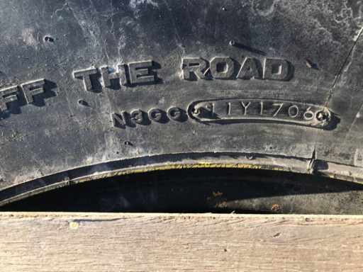 タイヤショベル　スパイクタイヤ　ホイールローダ