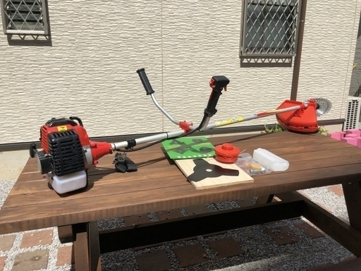 【引き取り限定】未使用 草刈り機 刈払機　エンジン一発始動