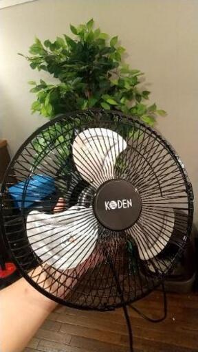 美品！壁付け扇風機