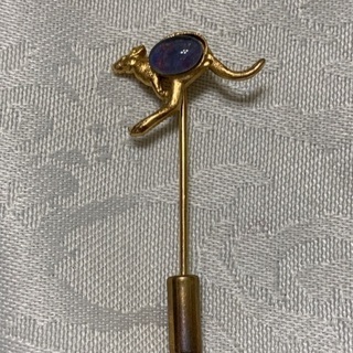 オパールのカンガルーのピン