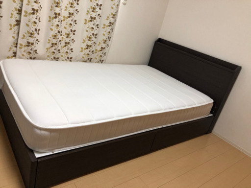 取りに来て頂ける方限定！マットレス付き機能的セミダブルベッド