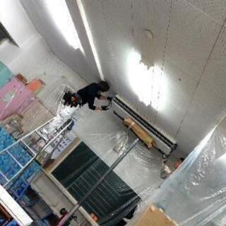 空調設備の作業員の画像