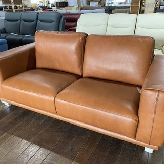 イタリアン革の上代50万円のソファーを59800円で販売します！コロナ禍でメーカーが投げ価格で売りにきたので安くします！