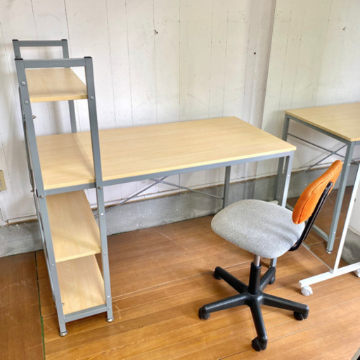 棚付きテーブルと椅子のセット