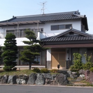 外壁塗り替え完了しました。土地310坪建物57.98坪の広い家。...