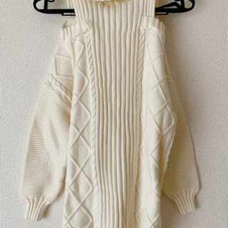 ほぼ新品　オフショルニット